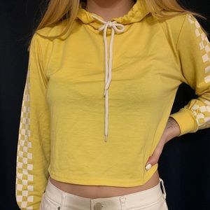 ✨Romwe Cropped Hoodie✨
•would fit small-medium